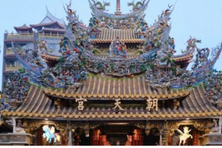 Ngôi miếu hơn ba thế kỷ ở Đài Loan với lễ rước kiệu và pháo nổ vang trời