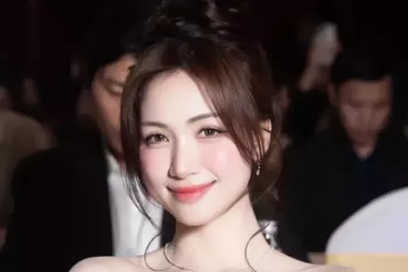 Bị khán giả nhắc nhở, Hòa Minzy nói sẽ hạn chế khoe bạn trai