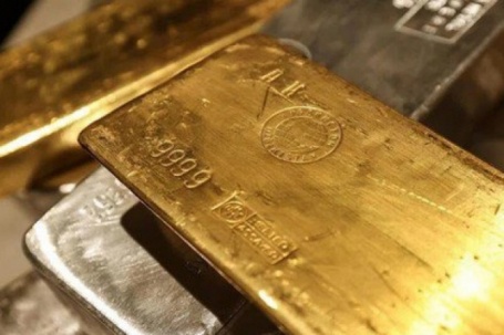 Vàng "mắc kẹt" tại Dubai, nhà buôn xả hàng