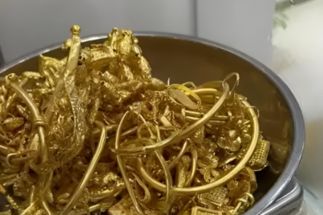 Mua 2kg vàng, chốt lời số tiền khủng: Nước đi quyết định giữa sóng giá