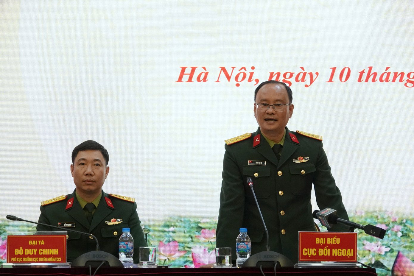 Đại diện các cơ quan chức năng trong Quân đội thông tin về chương trình Giao lưu hữu nghị quốc phòng biên giới Việt Nam - Trung Quốc lần thứ 10.