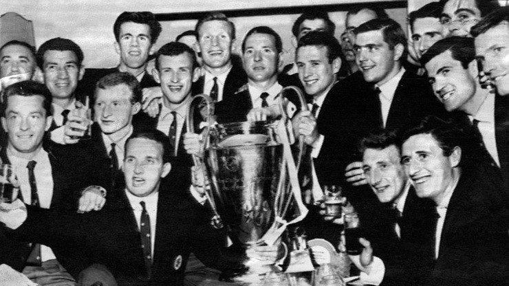 Đội hình huyền thoại “Lisbon Lions” của Celtic&nbsp;ăn mừng cùng chiếc cúp European Cup vào tháng 5/1967,&nbsp;đội bóng châu Âu duy nhất trong lịch sử hoàn tất “cú ăn 4”