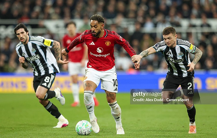 Cunha gặp khó khi phải thi đấu lệch trái trong hệ thống mới của MU