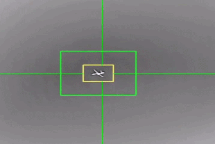 Đạn hoặc tên lửa Iran tấn công chiếc UAV. Ảnh: Fars News
