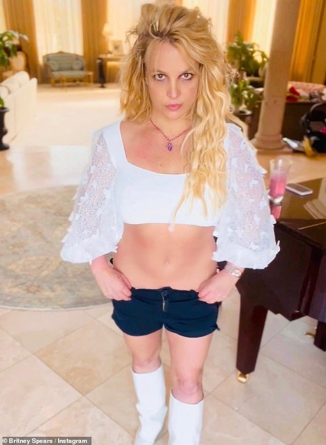 Khán giả lo lắng Britney Spears ngày càng bất ổn.