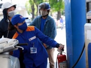 Bộ Công Thương khuyến cáo người dân không hoang mang, không mua tích trữ xăng dầu