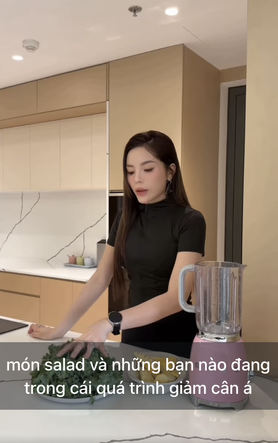 Hoa hậu quê Ninh Bình khoe body quyến rũ trong váy cut-out, hé lộ 2 bí quyết giảm cân sau Tết - 11