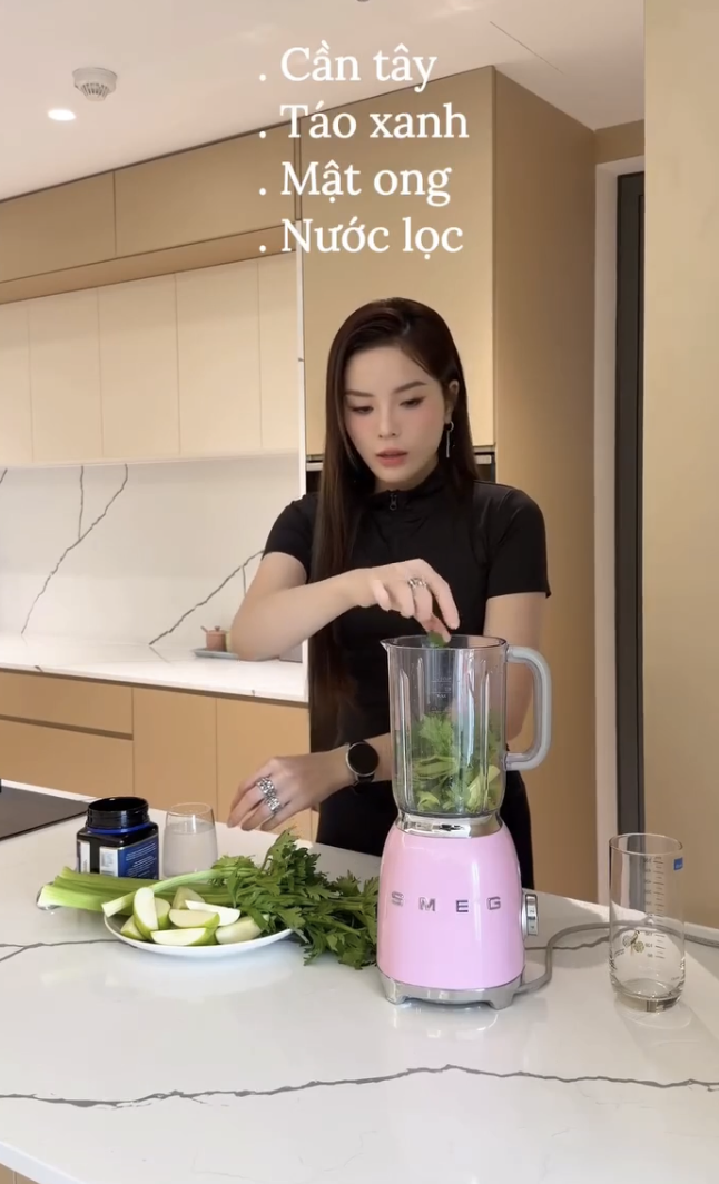 Hoa hậu quê Ninh Bình khoe body quyến rũ trong váy cut-out, hé lộ 2 bí quyết giảm cân sau Tết - 9