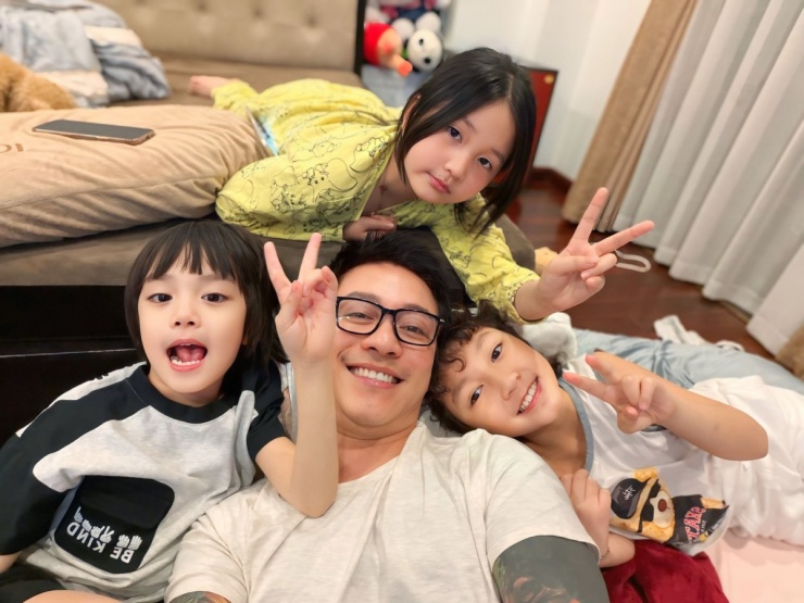 Ảnh sao 11/3: Thúy Hiền được khen 'đẹp rực rỡ' khi đi ăn cưới - 1