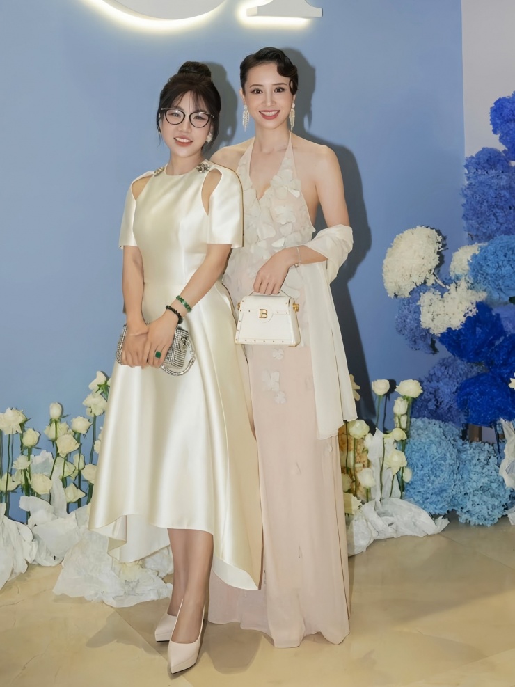 Ảnh sao 11/3: Thúy Hiền được khen 'đẹp rực rỡ' khi đi ăn cưới - 2