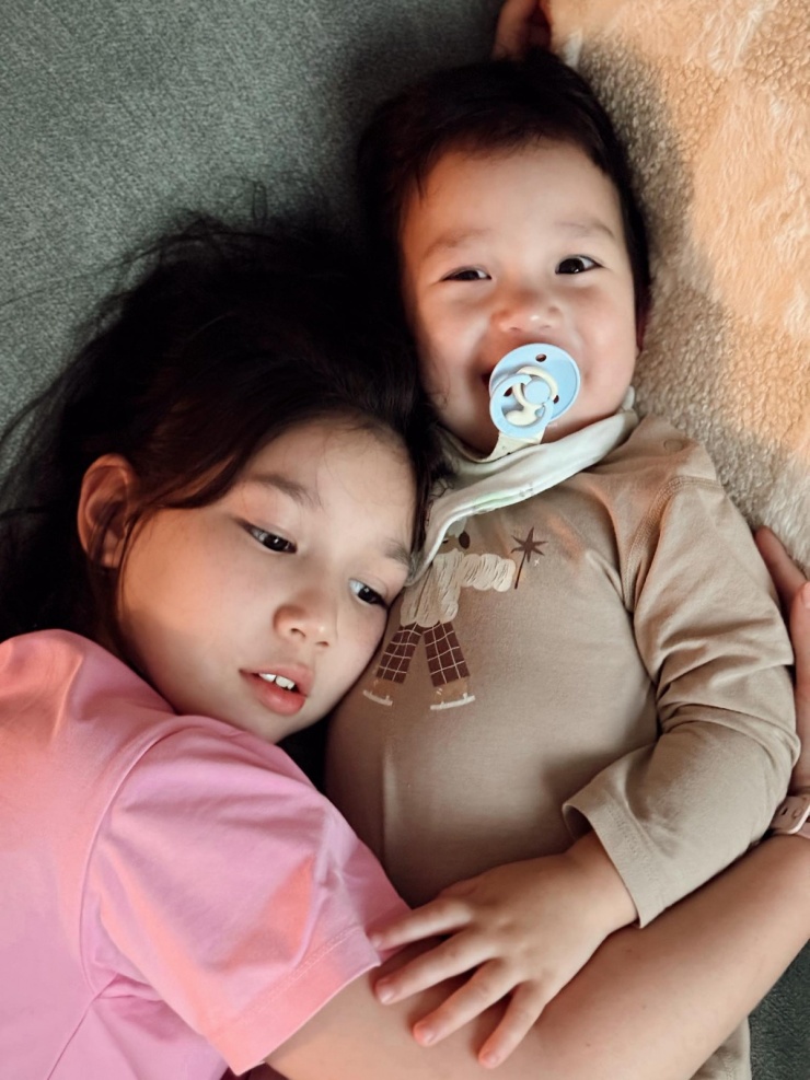 Ảnh sao 11/3: Thúy Hiền được khen 'đẹp rực rỡ' khi đi ăn cưới - 4