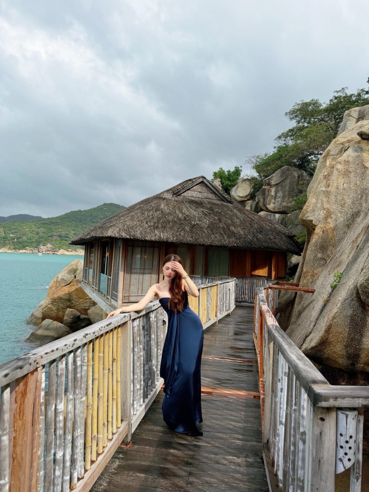 Trong showbiz, việc duy trì ngoại hình cuốn hút luôn là yếu tố quan trọng đối với nhiều nghệ sĩ nữ. Bùi Quỳnh Hoa cũng dành nhiều thời gian cho việc tập luyện thể thao, xây dựng chế độ ăn uống khoa học và chăm sóc bản thân để giữ được vóc dáng và nhan sắc ổn định.