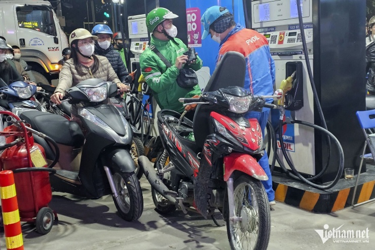 Cùng với Be Group, Grab Việt Nam cũng đưa ra chính sách hỗ trợ tài xề bằng nhiều thức. Ảnh: Ngô Minh