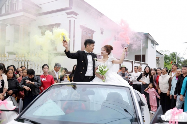 Sau lễ ăn hỏi là buổi rước dâu hoành tráng