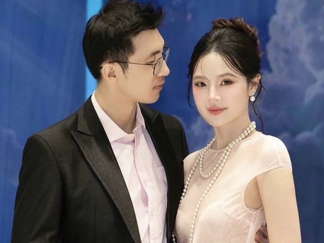 Midu và ông xã đại gia được khen khi diện đồ đôi đi ăn cưới