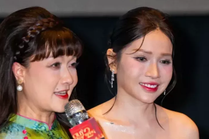 Nghệ sĩ Vân Dung bật khóc