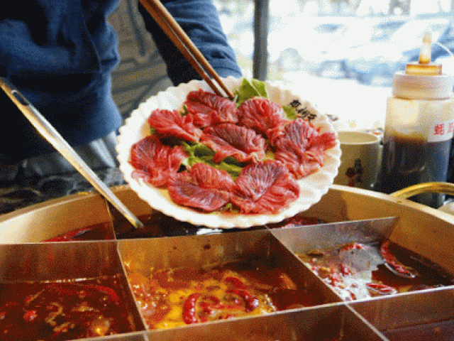 7 thói quen kém lịch sự khi ăn lẩu