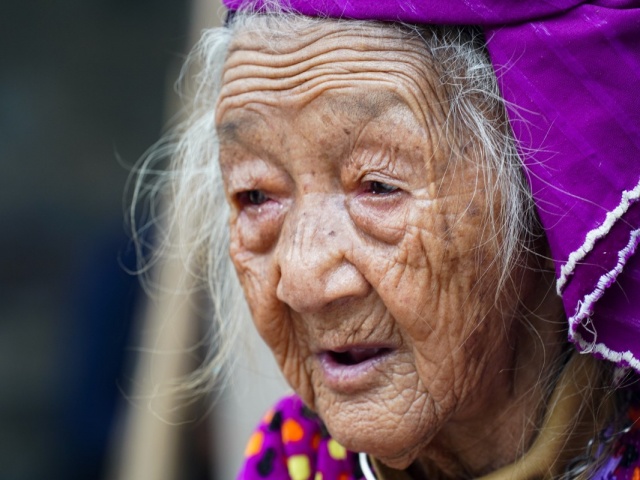 Cụ bà Hà Giang khiến khách Tây 'tan chảy'