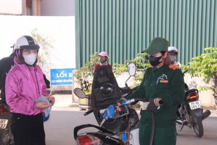 Dẹp điểm bán xăng tự phát, người dân không còn mua tích trữ