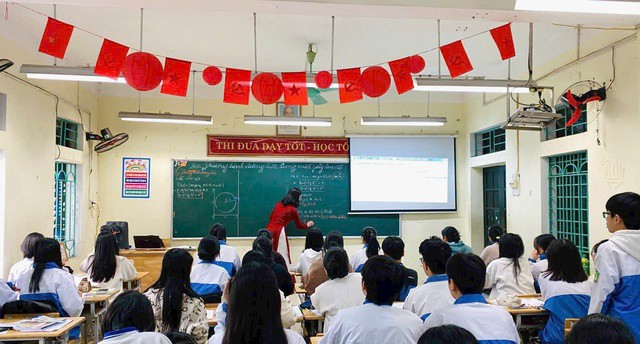 Phía sau nỗ lực ôn tập của học sinh lớp 12 là nỗi lo thầm lặng của các bậc phụ huynh trước bài toán chi phí đại học năm 2026 đang "nóng" dần. Ảnh minh hoạ.