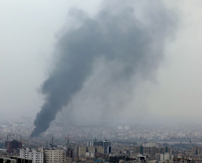 Tehran hứng chịu "đêm tấn công tồi tệ nhất", Israel cáo buộc Iran dùng "vũ khí cấm" - 1