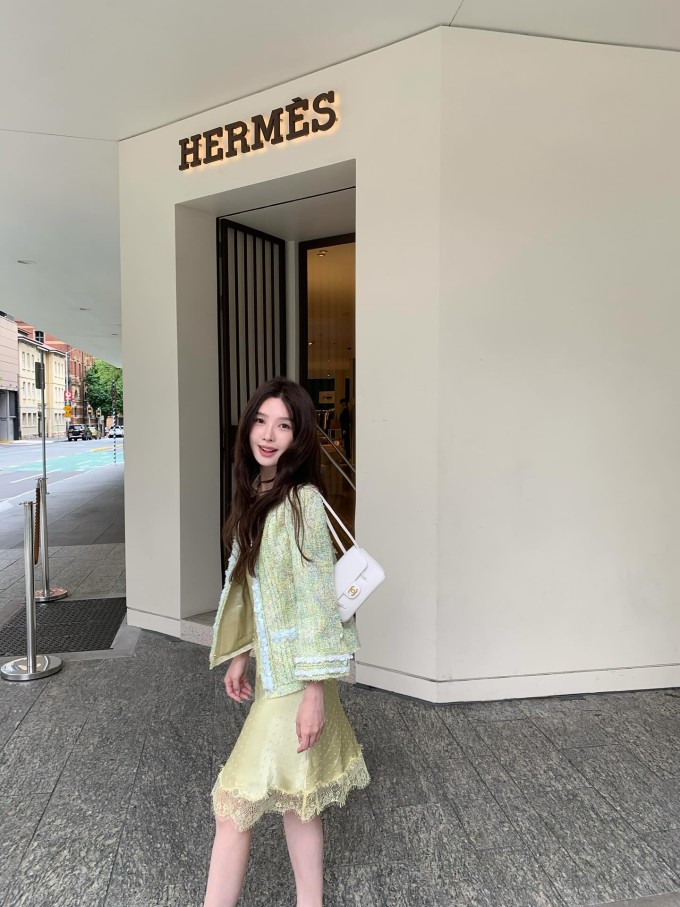 Cuộc sống của 'Tiểu thư đẹp nhất giới siêu giàu Trung Quốc' sau 14 năm - 1