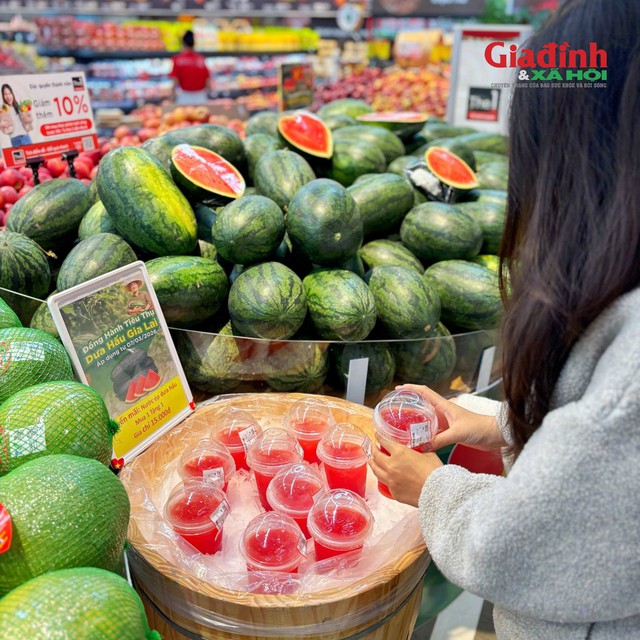 Mức giá 8.500 đồng/kg dưa hấu Gia Lai khiến không ít người tiêu dùng bất ngờ trong bối cảnh chi phí sinh hoạt có nguy cơ biến động vì giá xăng dầu.