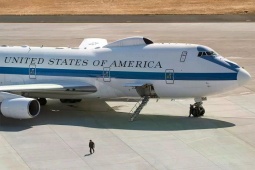 'Đột nhập' máy bay Ngày tận thế của Mỹ