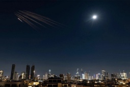 Israel cáo buộc Iran đã dùng hơn 100 tên lửa mang đầu đạn chùm