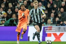 Barca thoát hiểm tại St James' Park: Vất vả vì "đặc sản Anh", Yamal gần như tàng hình