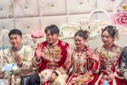 Hiếm có: 3 anh em sinh ba cưới cùng ngày, lớn lên chưa từng rời nhau