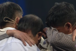 Bỏ nhà đi vì sợ bố đánh, người đàn ông Thanh Hóa khóc nức nở ngày đoàn tụ