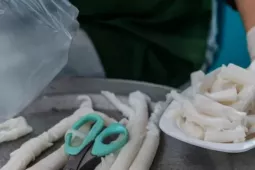 Độc lạ bánh 'gật gù' khách ăn cả cân không chán