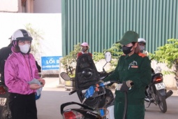 Dẹp điểm bán xăng tự phát, người dân không còn mua tích trữ