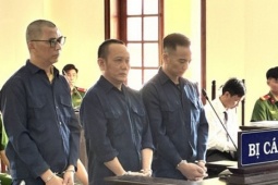 Dàn dựng cảnh đưa tiền tại trụ sở công an để lừa đảo tiền tỉ