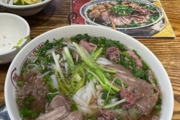 Hàng loạt quán phở, bún tại Hà Nội tăng giá, đắt thêm 3.000-5.000 đồng