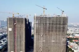 Thị trường bất động sản 'dính đòn' từ giá xăng dầu, vật liệu xây dựng tăng cao