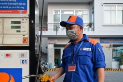 Giá xăng giảm mạnh sau 4 phiên tăng liên tiếp, RON95 hạ gần 4.000 đồng/lít