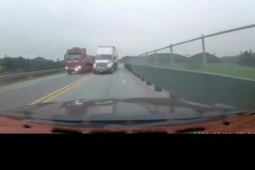 Thót tim clip xe đầu kéo liều lĩnh lấn làn ngược chiều trên cao tốc Nội Bài - Lào Cai