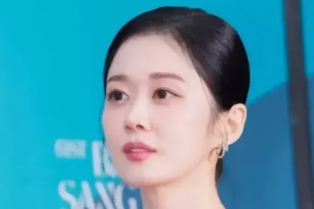 Jang Nara lên tiếng về vụ chết người ở công ty
