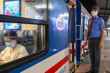 Vé tàu khách tăng 10% do tăng giá dầu diesel