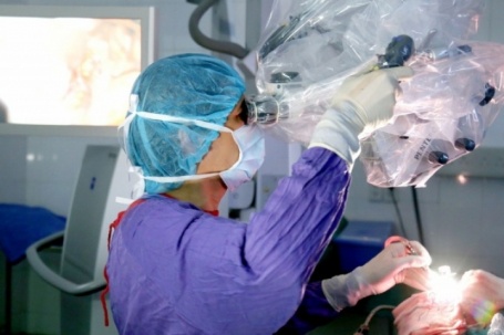 Chi tiền tỷ ra nước ngoài chữa bệnh, cuối cùng vẫn về 'cầu cứu' bác sĩ Việt