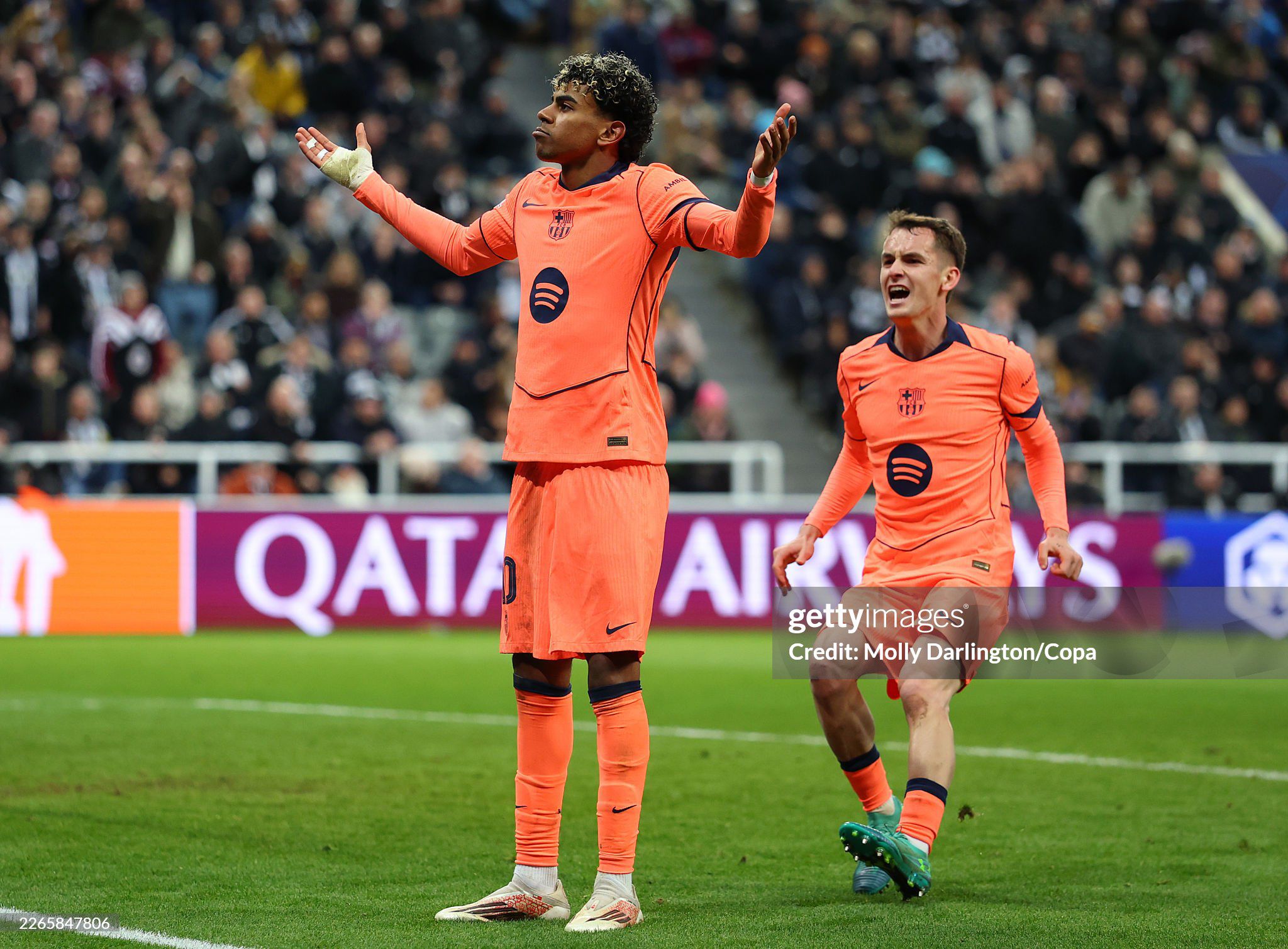 Lamine Yamal giúp Barcelona thoát thua trước Newcastle