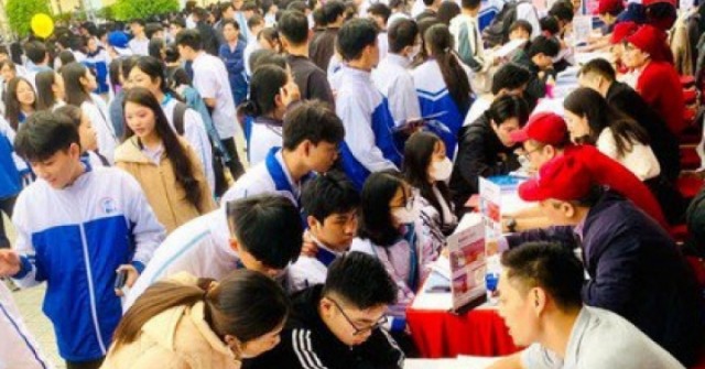 Nỗi lo học phí tăng cao và bài toán tự chủ đại học 2026