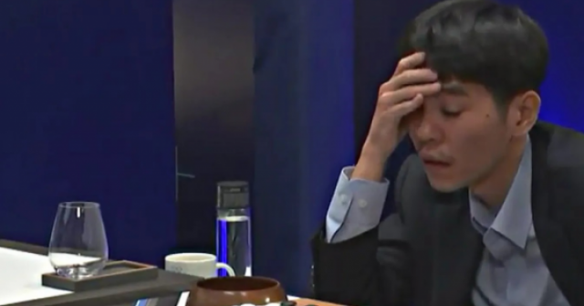 Trí tuệ nhân tạo đã thông minh đến mức nào sau 10 năm đánh bại con người?