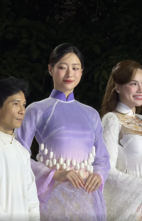 Nhiều ý kiến cho rằng thời gian gần đây, người đẹp gốc Cao Bằng có phần tròn trịa hơn so với trước đây: “Dạo này cô ấy có vẻ tăng cân rõ rệt”, “Nhìn Lương Thùy Linh đẫy đà hơn trước”, “Nàng hậu trông mặn mà và trưởng thành hơn”....