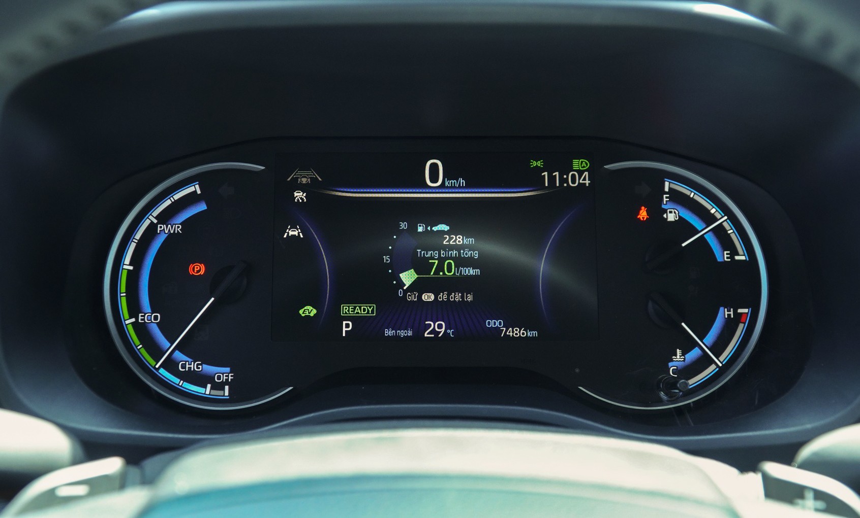 Xe có mức tiệu thụ nhiên liệu khoảng 3,92 lít/100 km trong đô thị và 5,0 lít/100 km trên đường trường.