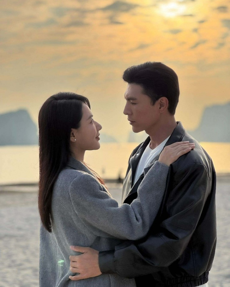 Steven Nguyễn tình tứ bên bạn diễn Minh Trang. Cả hai được khen hợp tác ăn ý trong phim giờ vàng VTV.