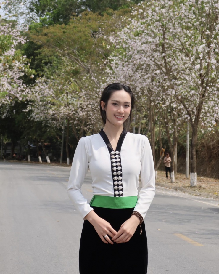 Á hậu Vũ Thúy Quỳnh mặc đồ dân tộc Thái, về quê Điện Biên đảm nhiệm vai trò Đại sứ du lịch.