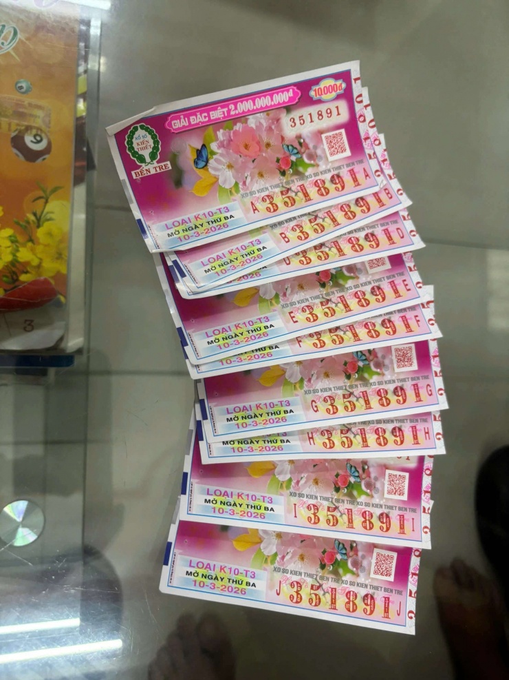 9 tờ vé số trúng giải đặc biệt ngày 10/3 của XSKT Bến Tre (Ảnh: NVCC).